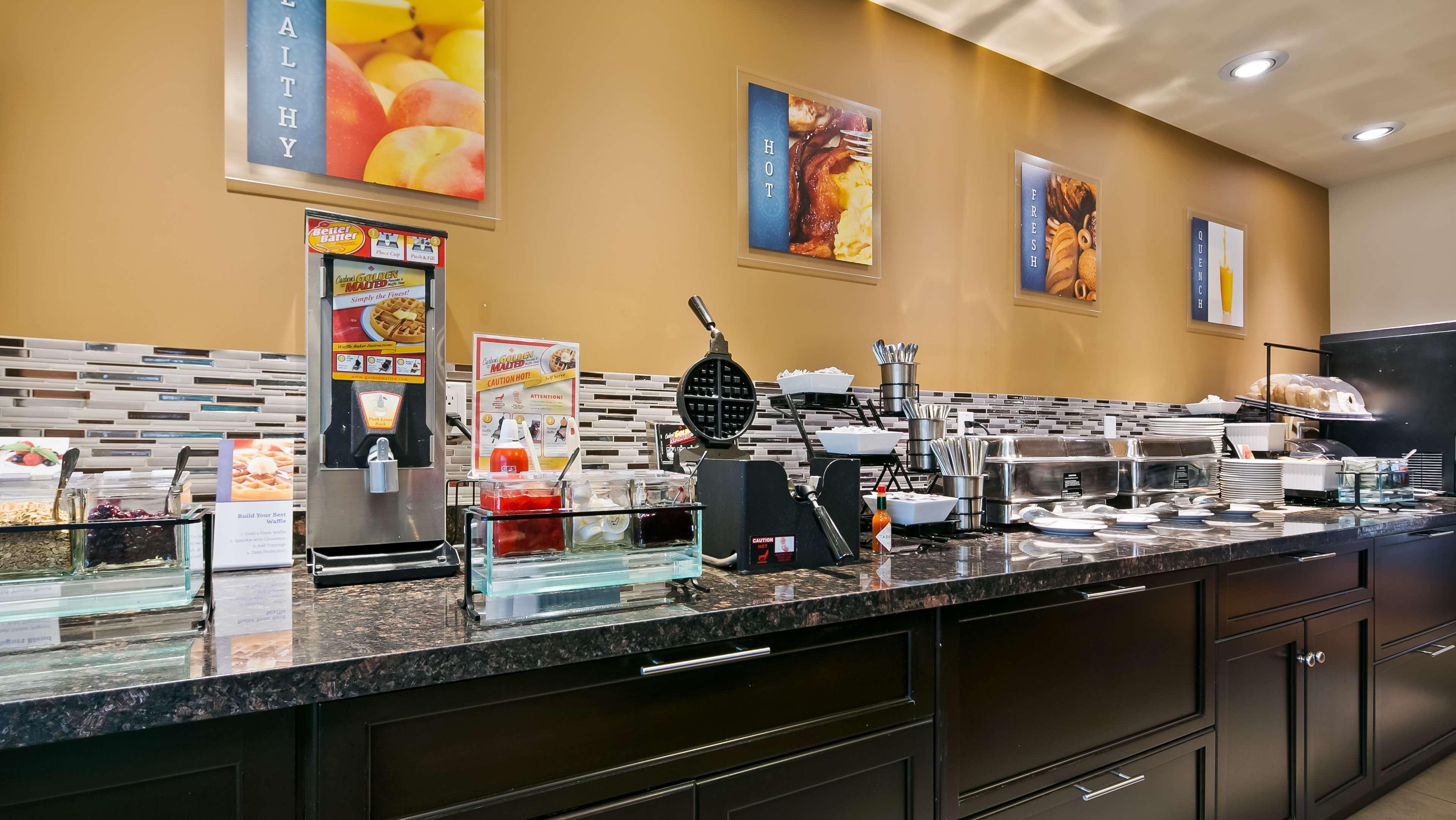 Best Western Plus Peace River Hotel & Suites Экстерьер фото