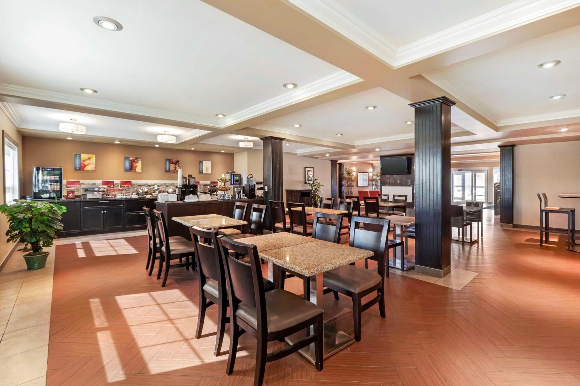 Best Western Plus Peace River Hotel & Suites Экстерьер фото