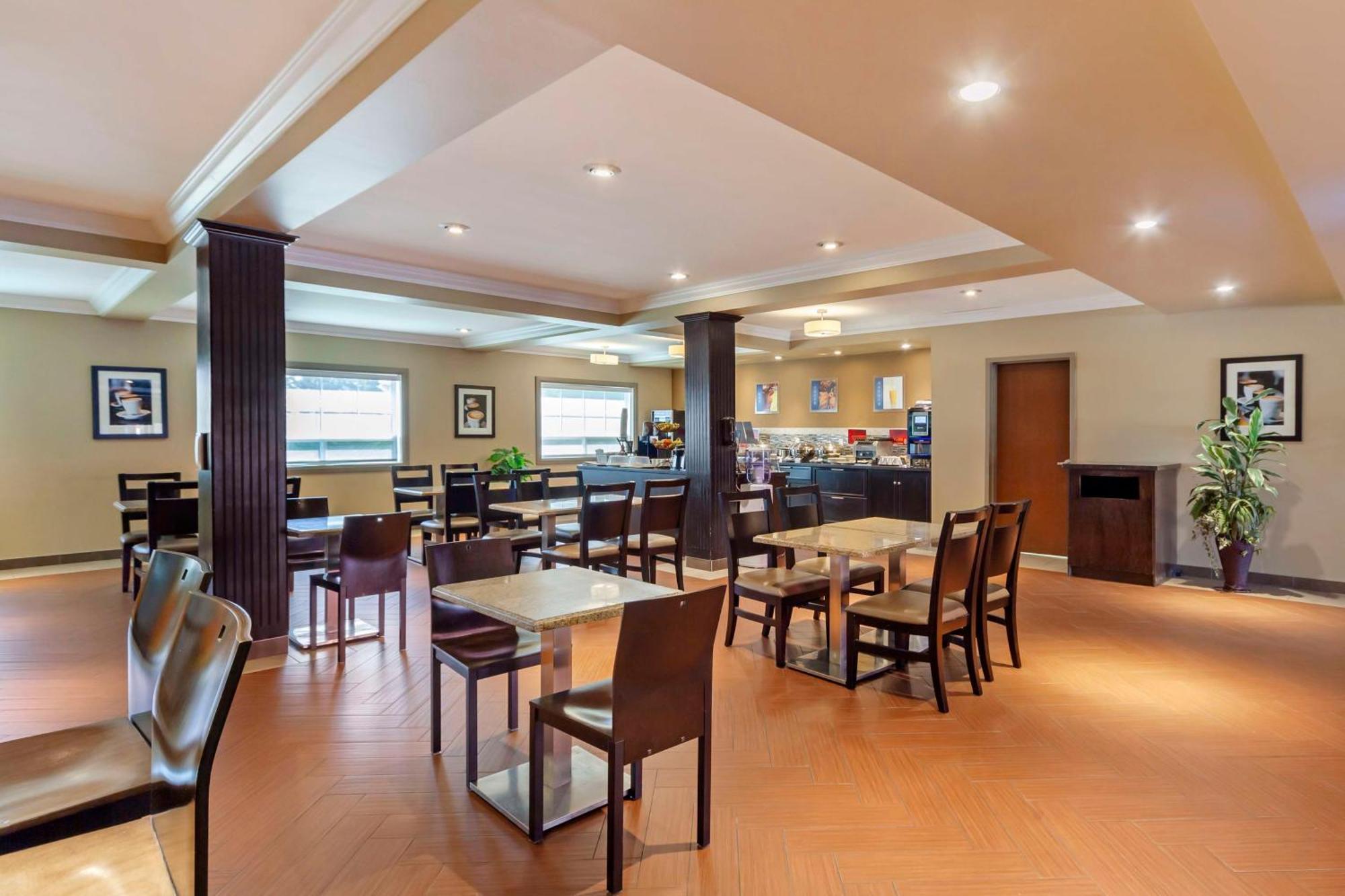 Best Western Plus Peace River Hotel & Suites Экстерьер фото