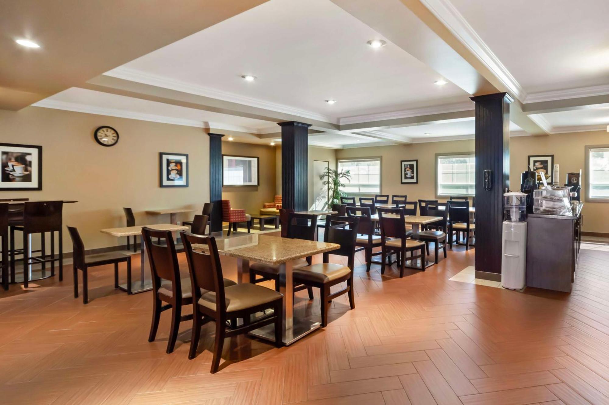 Best Western Plus Peace River Hotel & Suites Экстерьер фото