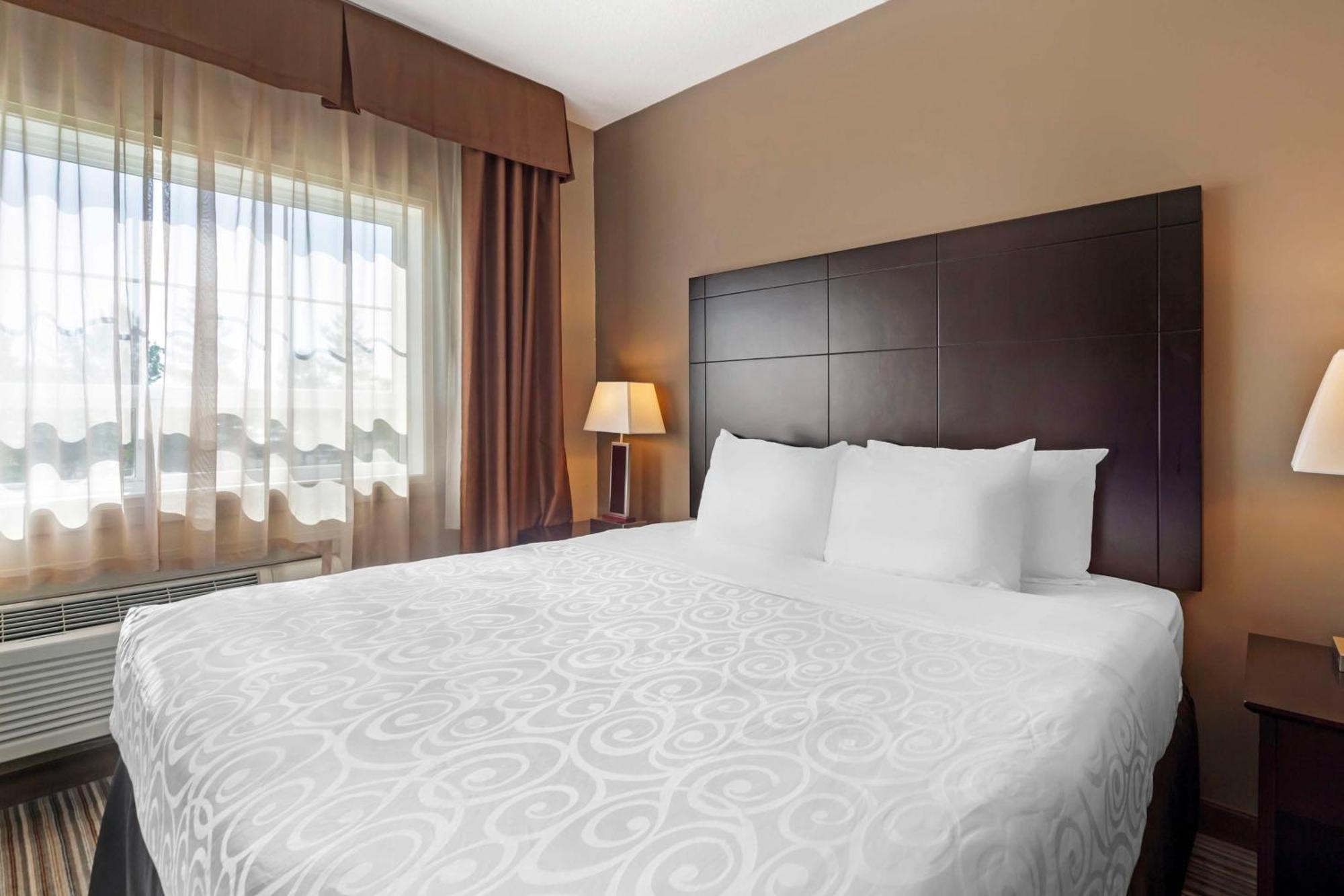 Best Western Plus Peace River Hotel & Suites Экстерьер фото