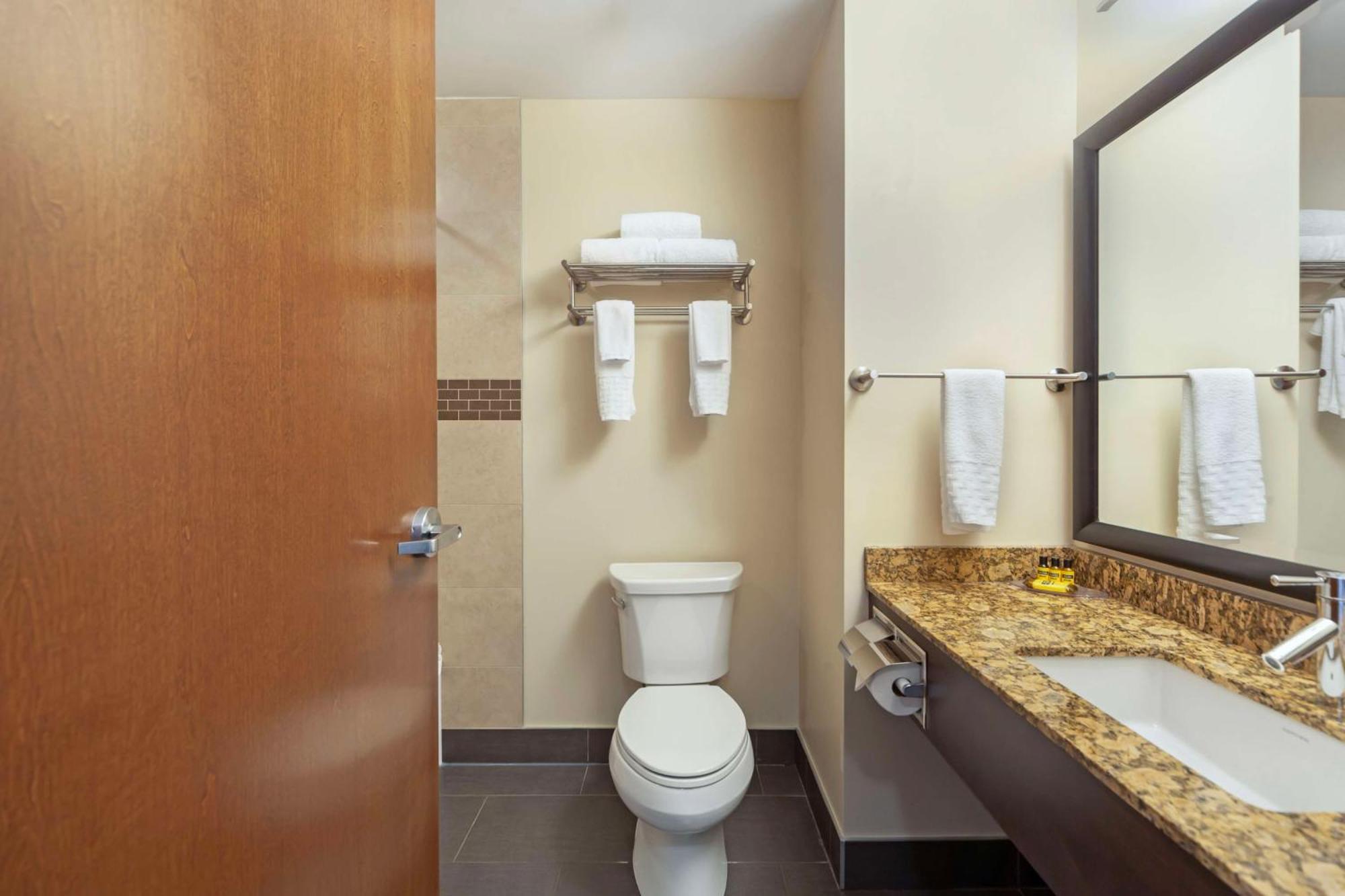 Best Western Plus Peace River Hotel & Suites Экстерьер фото