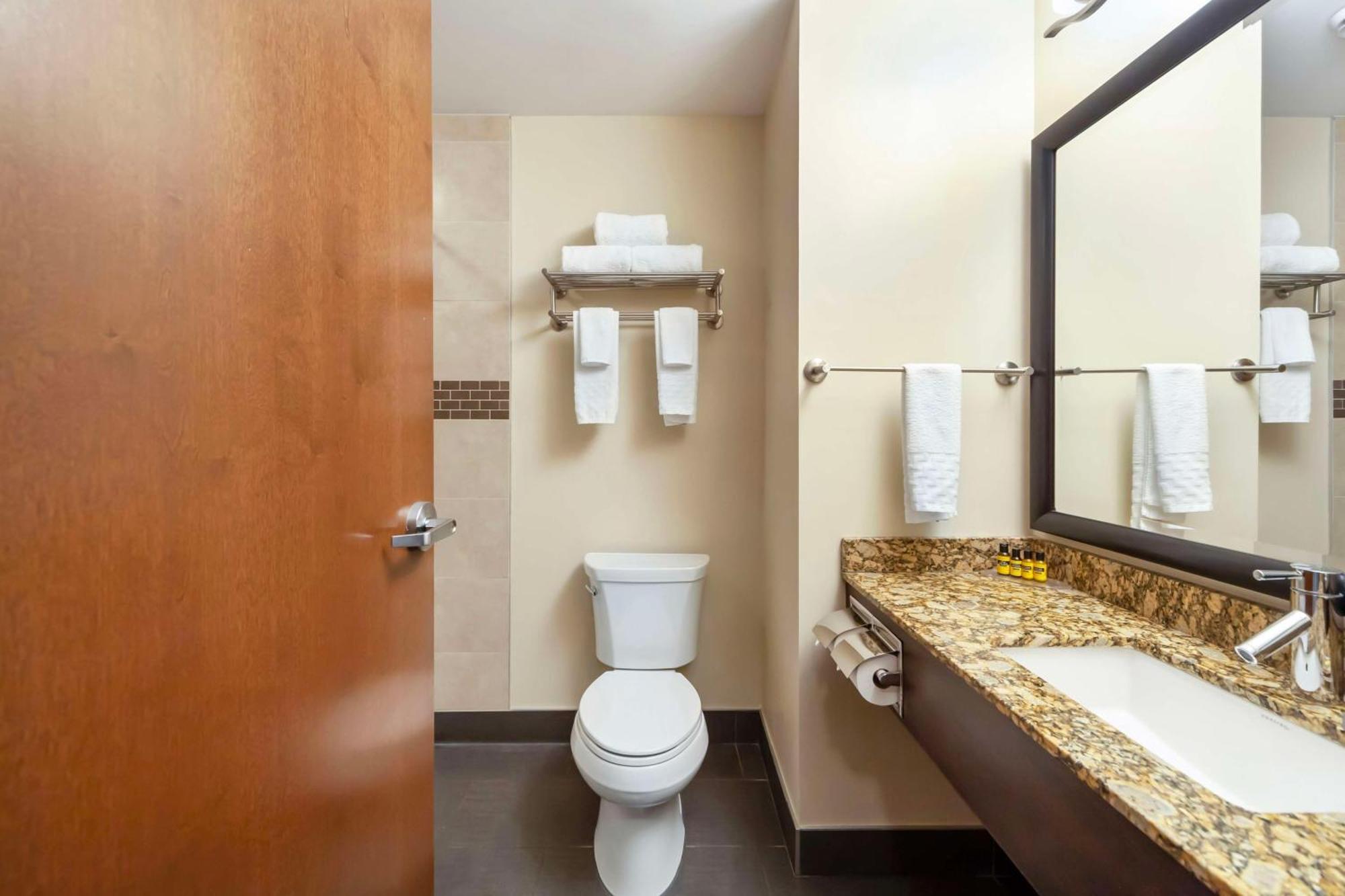 Best Western Plus Peace River Hotel & Suites Экстерьер фото