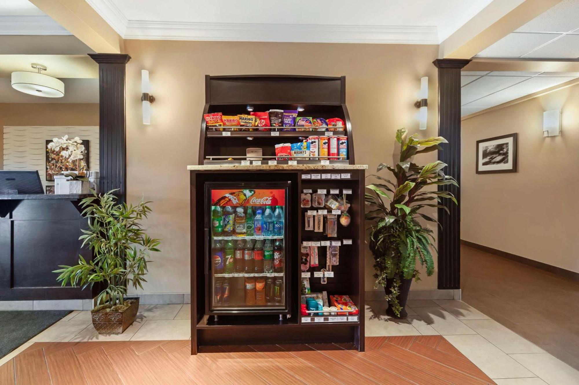 Best Western Plus Peace River Hotel & Suites Экстерьер фото