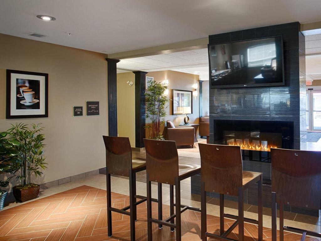 Best Western Plus Peace River Hotel & Suites Экстерьер фото