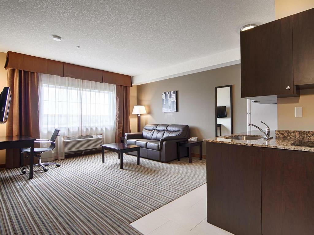 Best Western Plus Peace River Hotel & Suites Экстерьер фото
